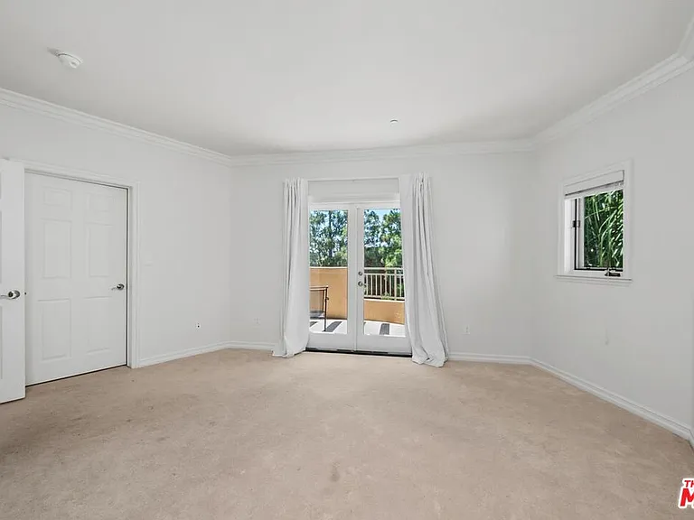 1000 Granville Ave #404 — Photo 41