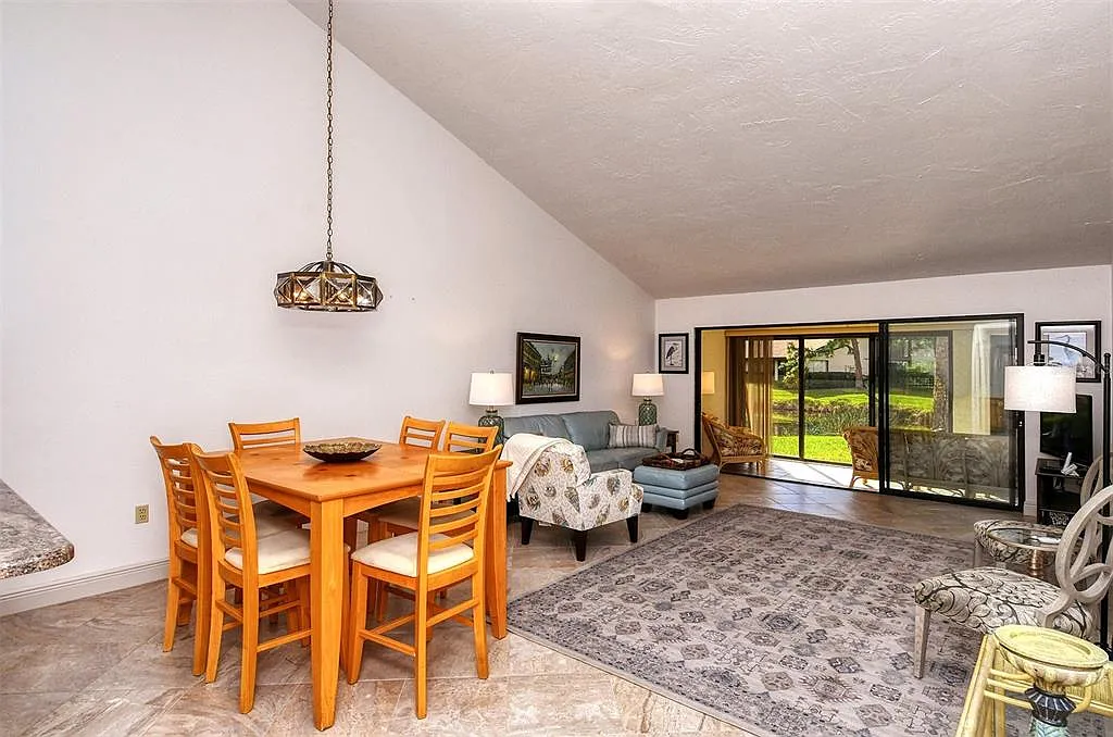 2 bed, 2.0 bath, 1283 sqft, $2,200 — Photo 4