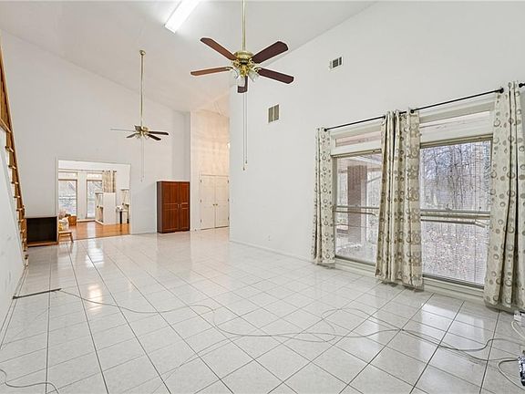 4th image of 420 Link Rd