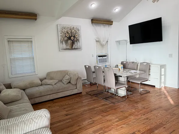 2817 Batchelder Street image 1 of 11