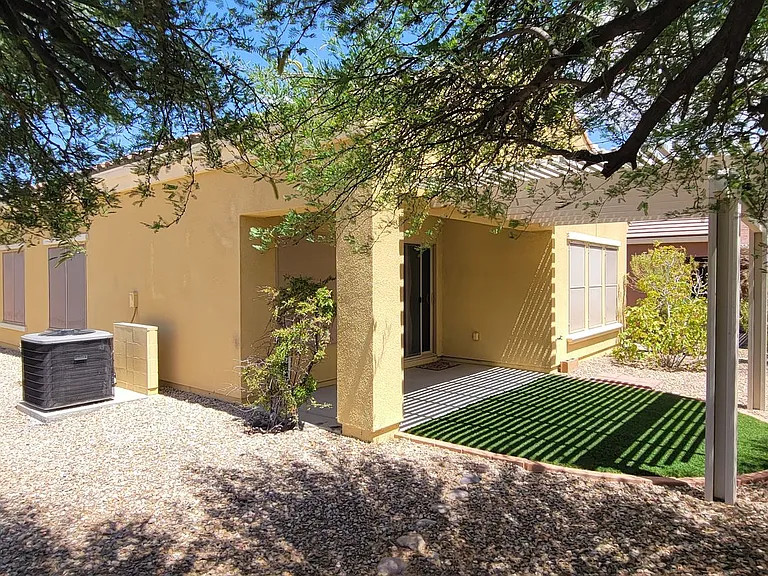 1342 Springdale Ln — Photo 37