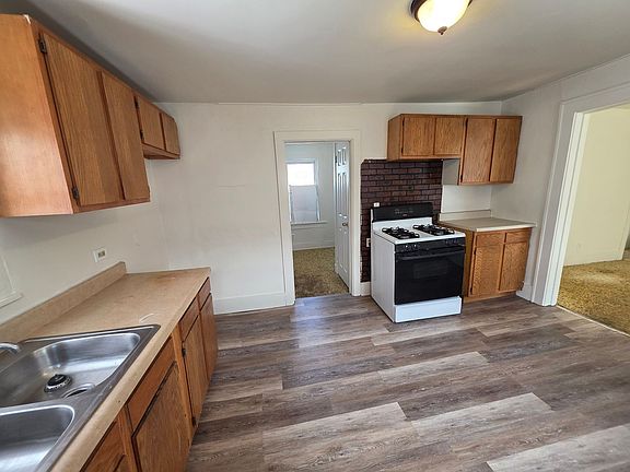 2nd image of 95 Hollister St