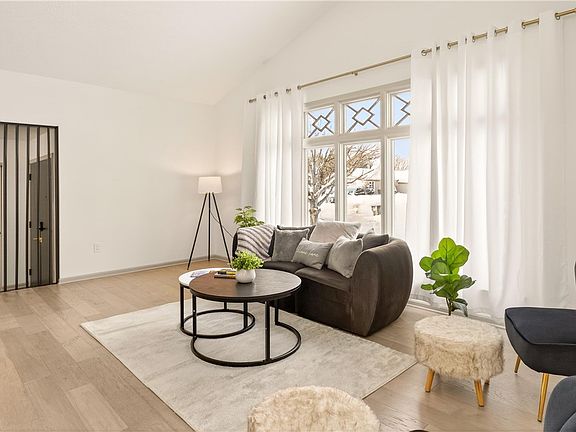 5th image of 30 Silver Ridge Dr