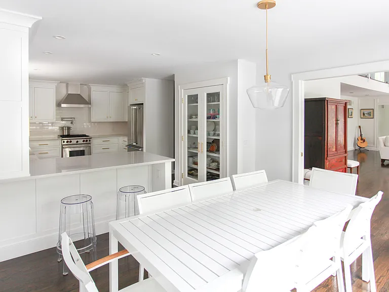 151 Northside Dr — Photo 4