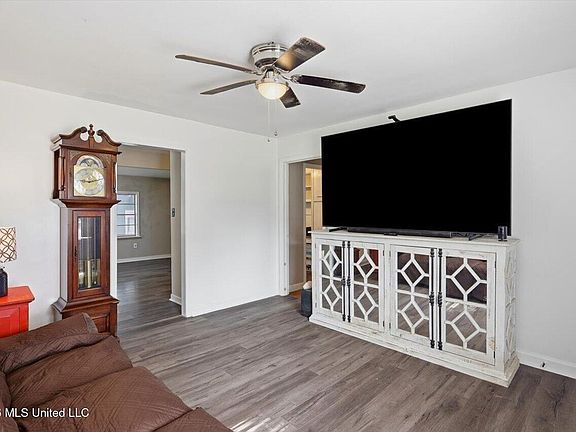 5th image of 119 Oak Park Dr