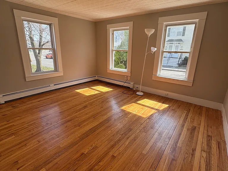 72 Pleasant St — Photo 10