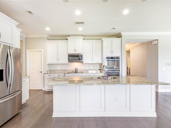 3rd image of 31598 Fairhill Dr