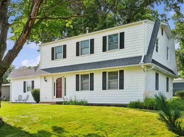 2 Bedford Ct, Iowa City, IA 52240