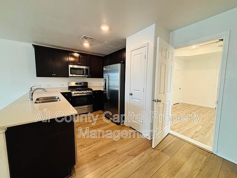 13725 Knights Branch Dr — Photo 2