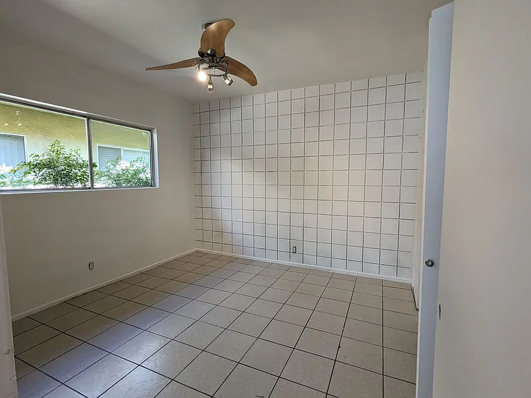 1540 N Chaparral Rd — Photo 5