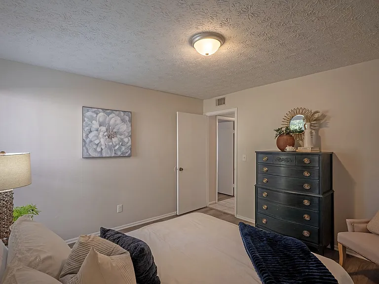 Grand Oaks Apartment — Photo 23
