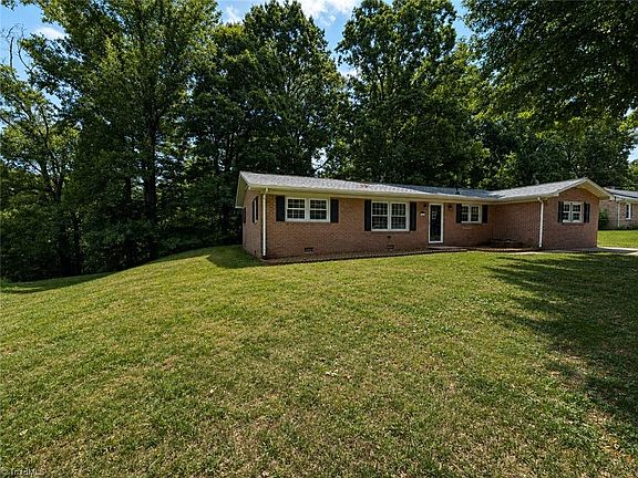 3rd image of 364 Sherwood Forest Dr