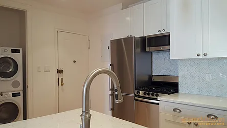 Rented by aptsandlofts.com