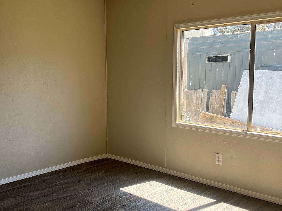 1st image of 818 Sky Rd