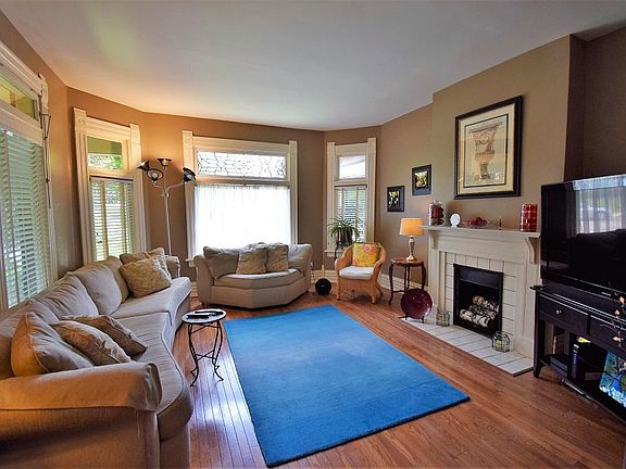 3rd image of 867 Dennison Ave
