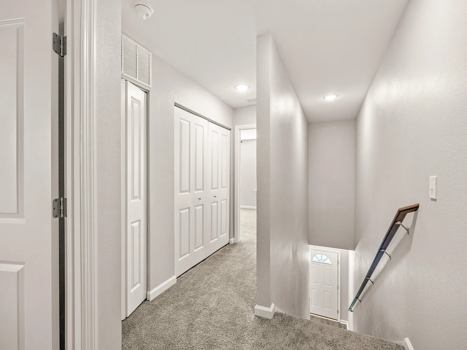 3 bedroom/3 bathroom available now! — Photo 4