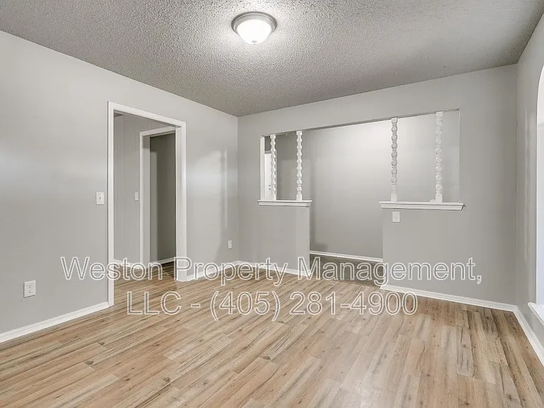1011 Crown Dr — Photo 33