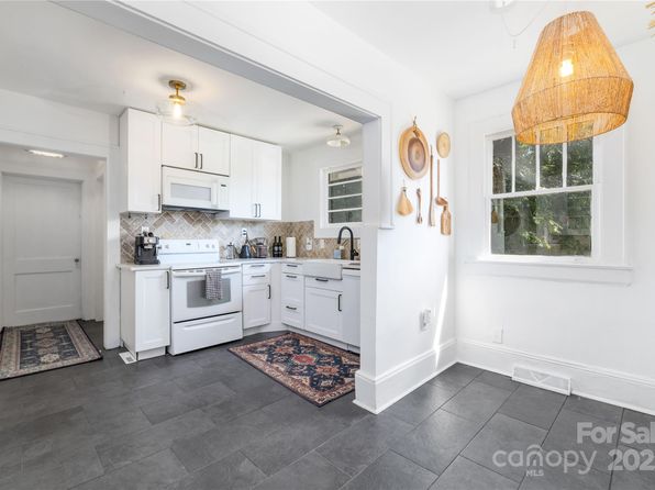 charlotte-north-carolina-2078154998 picture