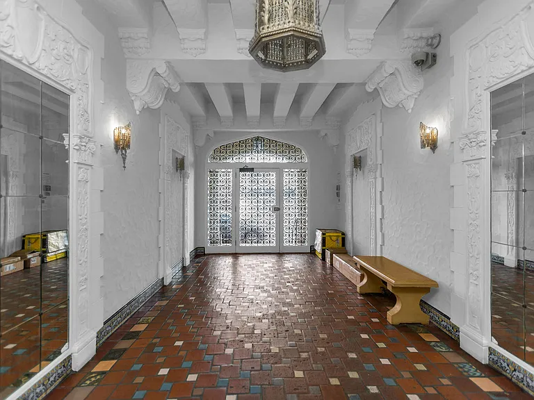 1835 Vallejo — Photo 17
