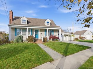 2398 Yorktown St, Oceanside, NY 11572