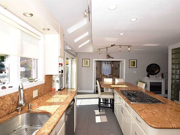 2nd image of 527 Harding Ave