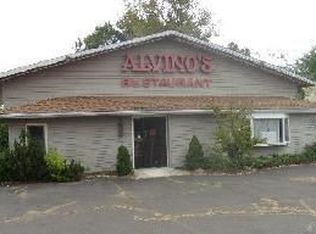 8630 New Falls Rd, Levittown, PA 19054