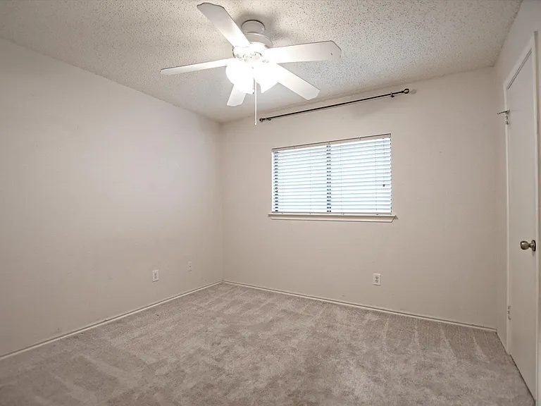 1353 Lakeside Loop — Photo 8