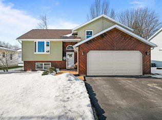 1012 Castle Dr, Sun Prairie, WI 53590