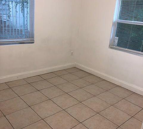 5th image of 186 NW 13th St APT 1