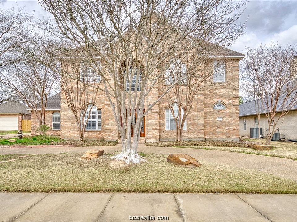 1st image of 727 Royal Adelade Dr