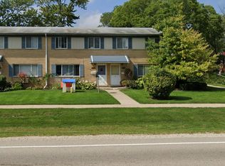 1716 Greenwood Rd, Glenview, IL 60026