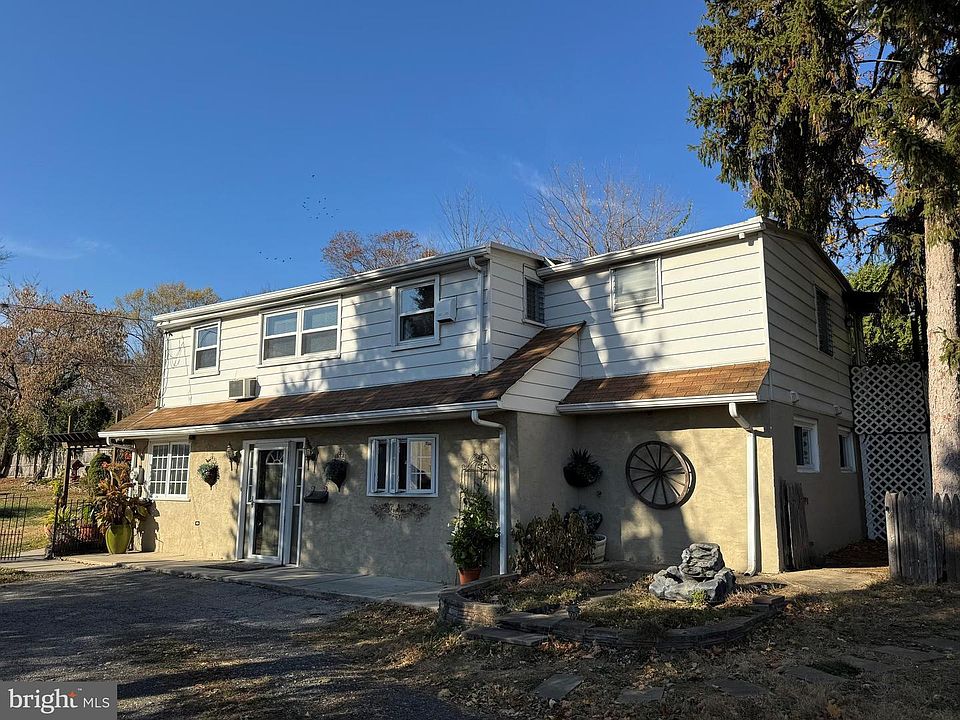 1st image of 713 Bethlehem Pike