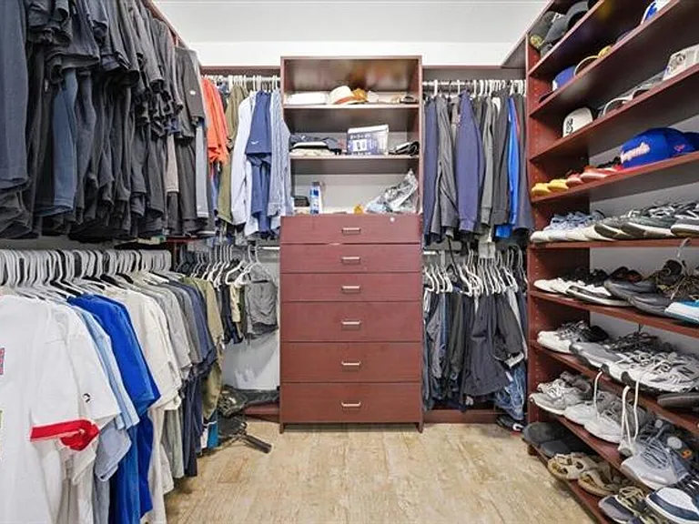 20100 NE 20th Ct — Photo 21
