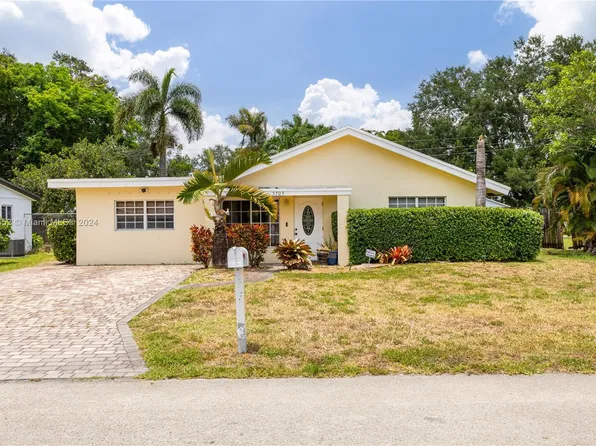 5705 Douglas St, Hollywood, FL 33021