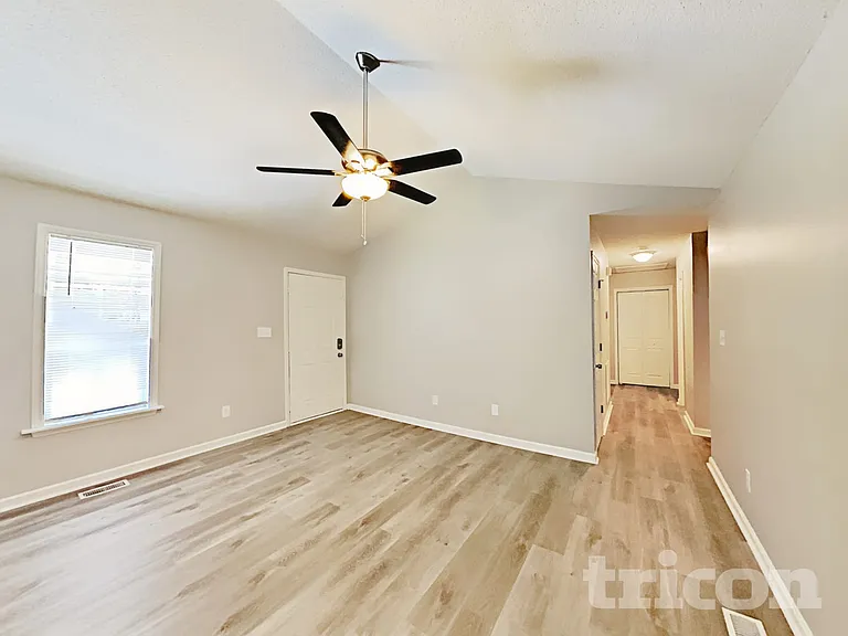 1322 Sasswood Ln — Photo 3