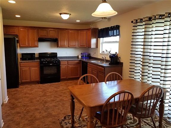 5th image of 148 Heathfield Dr