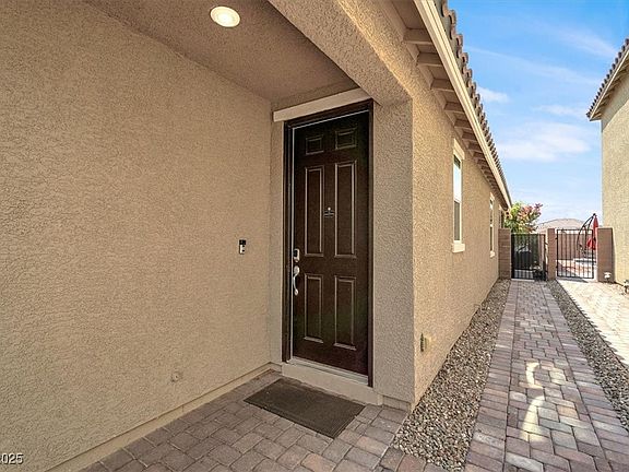 4th image of 1407 Majestic Pond Ave