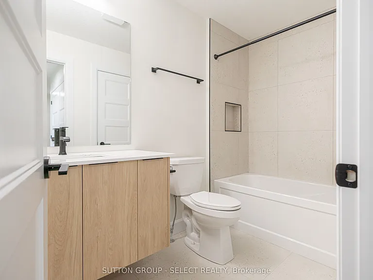 233 Upper Queen St #18 — Photo 32