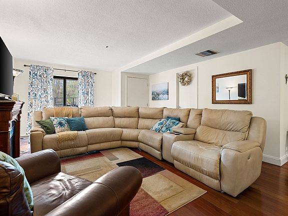 3rd image of 200 Burkhall St Unit 109