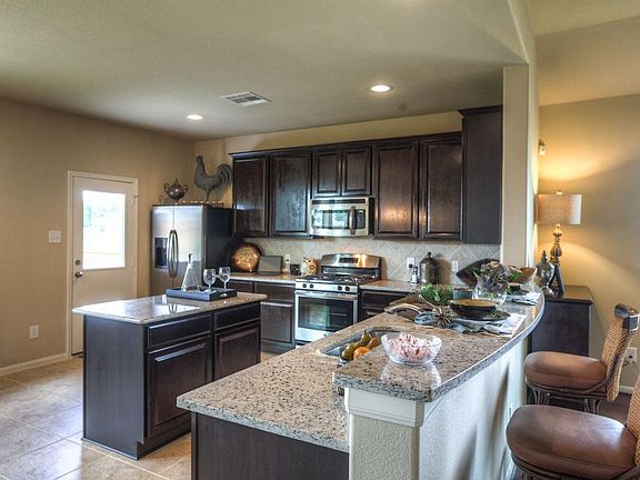 5th image of 332 Country Crossing Cir