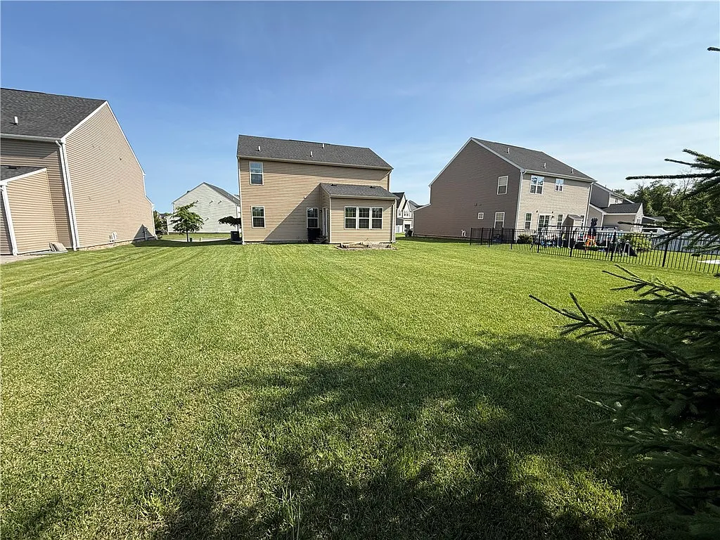 4 bed, 3.5 bath, 2344 sqft, $3,750 — Photo 3