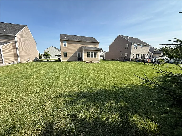 3002 Highpoint Dr — Photo 3