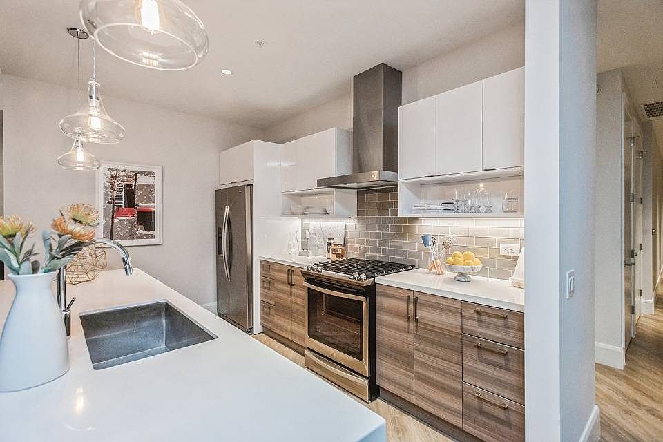 Arrive Upper Kirby Apartment Rentals - Houston, TX | Zillow