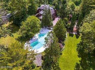 219 Gravity Rd, Lake Ariel, PA 18436