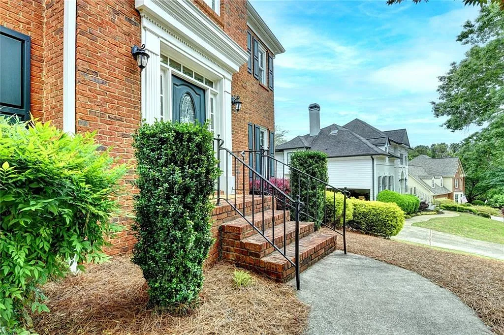 5 bed, 2.5 bath, 2888 sqft, $3,600 — Photo 4