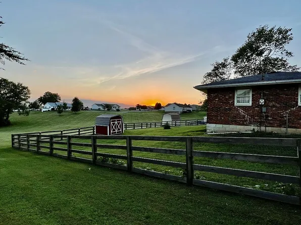 141 Crest Ave, Flemingsburg, KY 41041