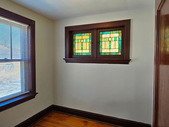 3rd image of 6910-6912 Salzburger Ave #6910