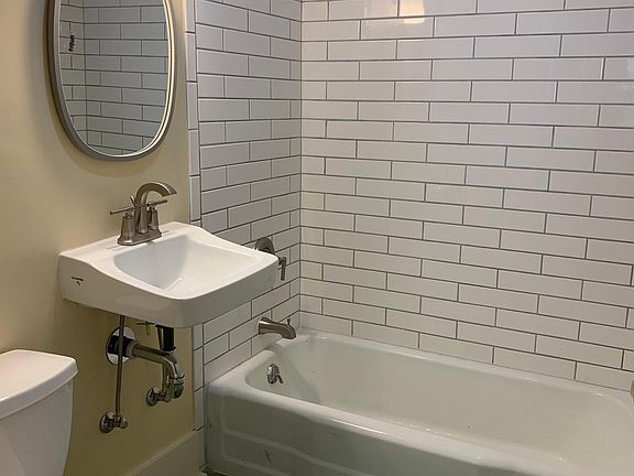 3rd image of 10733 Phinney Ave N #B
