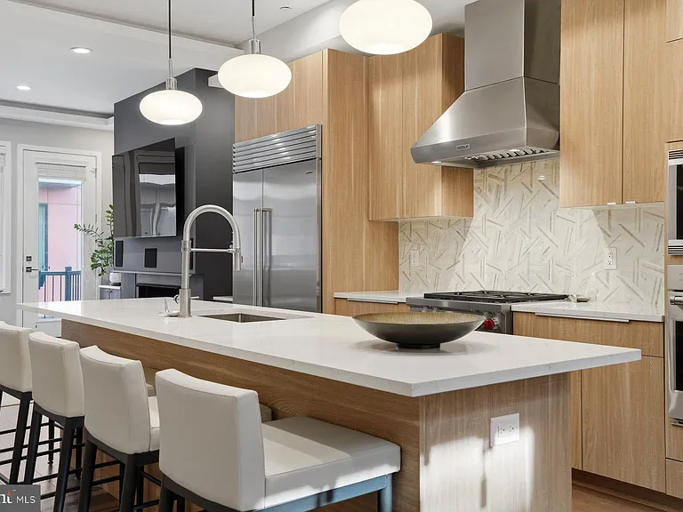 611 N Galloway St — Photo 12