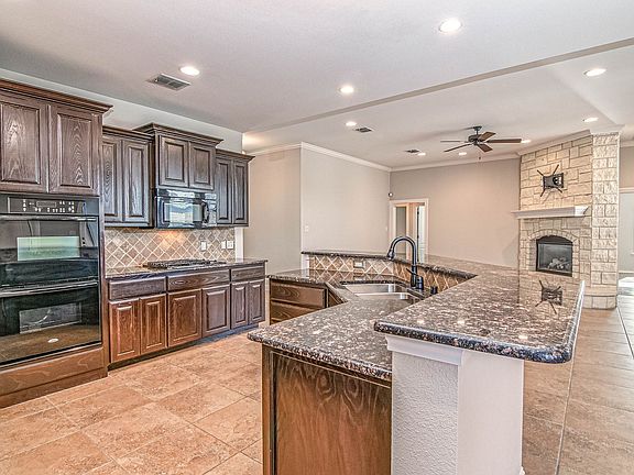 3rd image of 809 Woodland Park Ave
